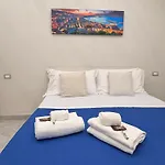 Max Fox Suite