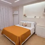 Max Fox Suite